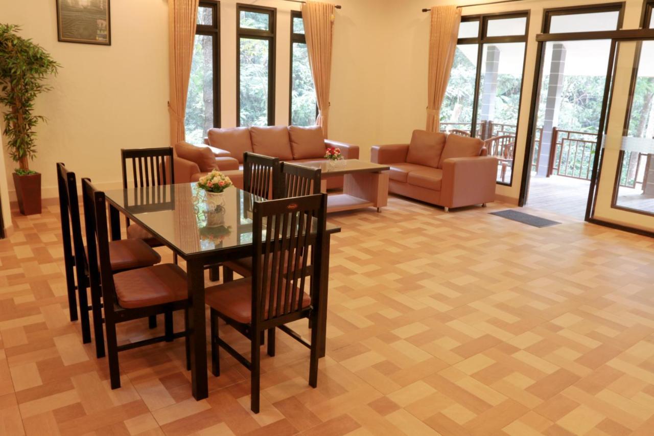 Safari Resort Puncak Luaran gambar