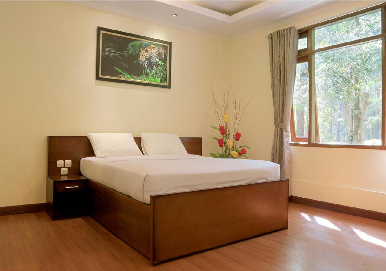 Safari Resort Puncak Luaran gambar