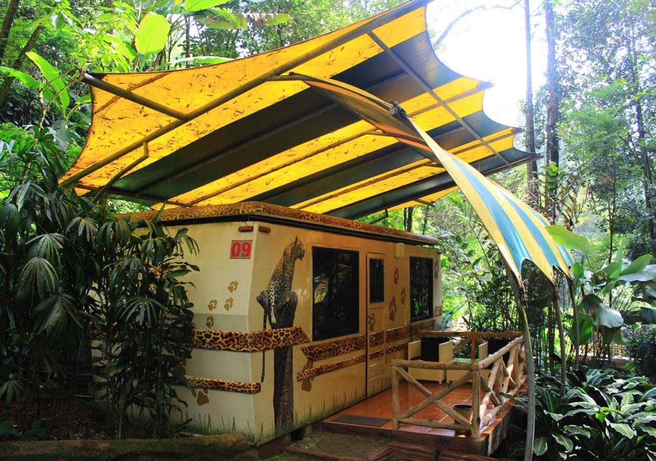 Safari Resort Puncak Luaran gambar