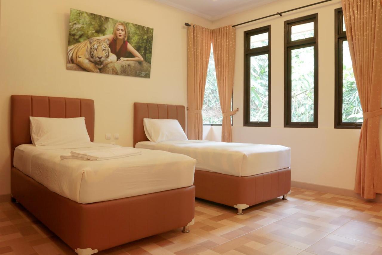 Safari Resort Puncak Luaran gambar